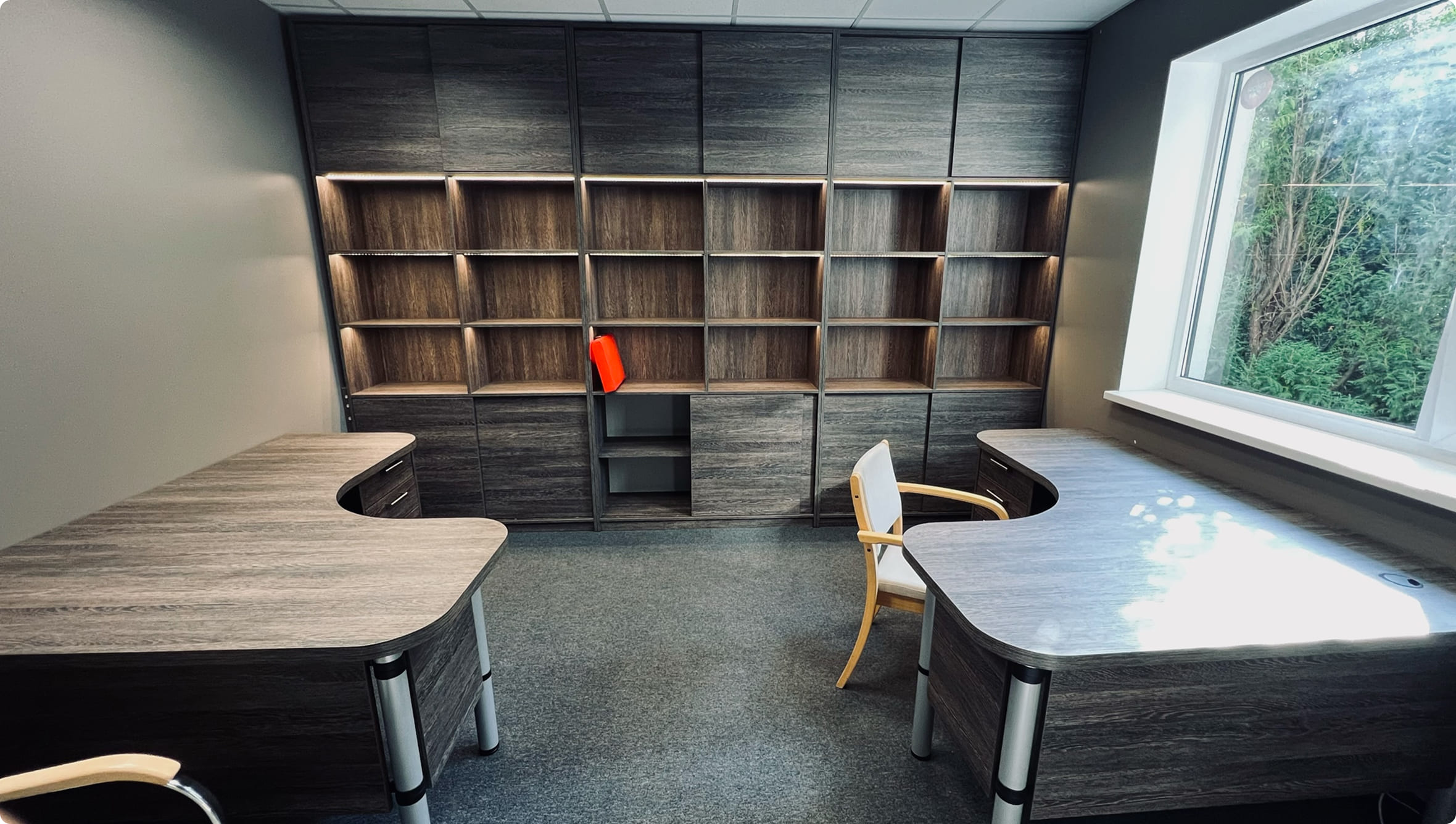 {{ images.rJDMshtGRk.alt }}